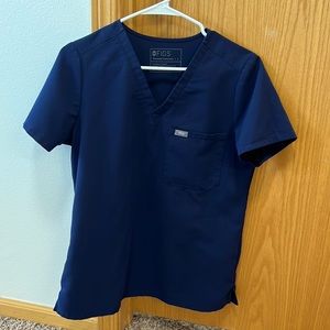 Small caterina figs scrub top.